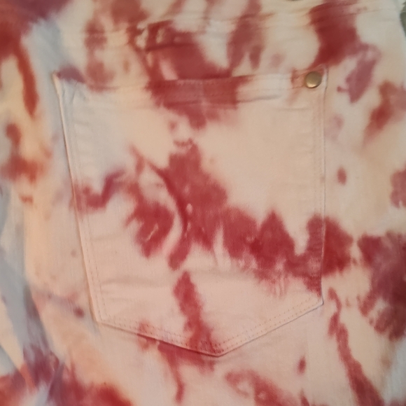 Judy Blue Red and White Tie-Dye Jean Shorts - Picture 7 of 9
